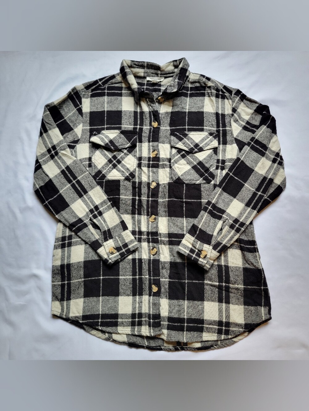 Beach Lunch Lounge Womens Sz Small Black And White Flannel Button Up Long Sleeve